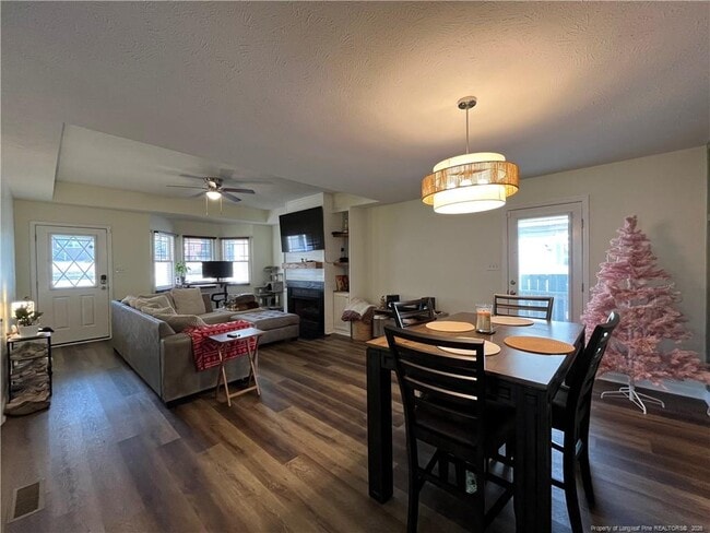 Building Photo - 323 Tokay Dr