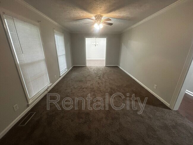 Building Photo - 23 Camellia Dr