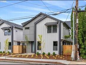 Building Photo - 2373 SE 135th Ave