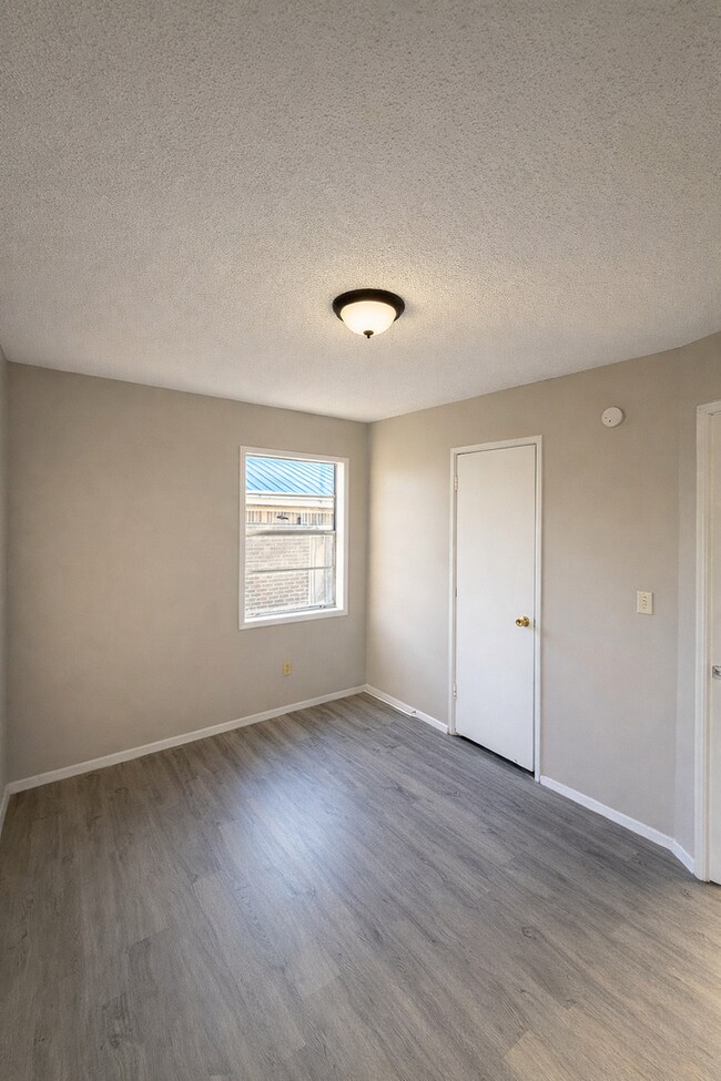 Building Photo - 1301 19th Pl SW