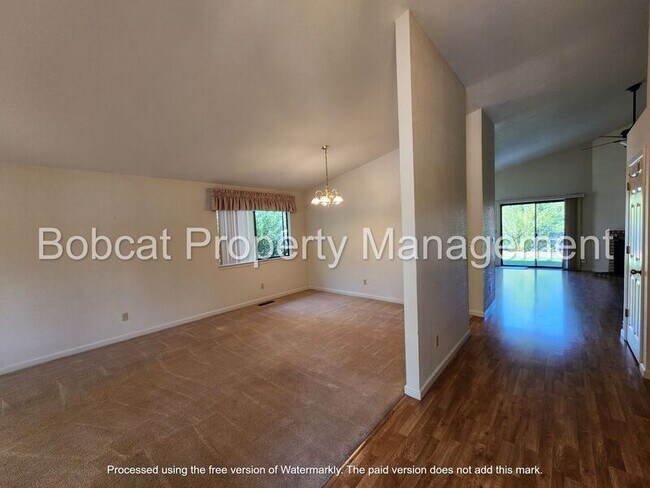 Building Photo - 1740 Cedarwood Dr