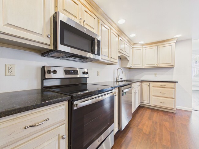 Foto del edificio - 221 N Spring St