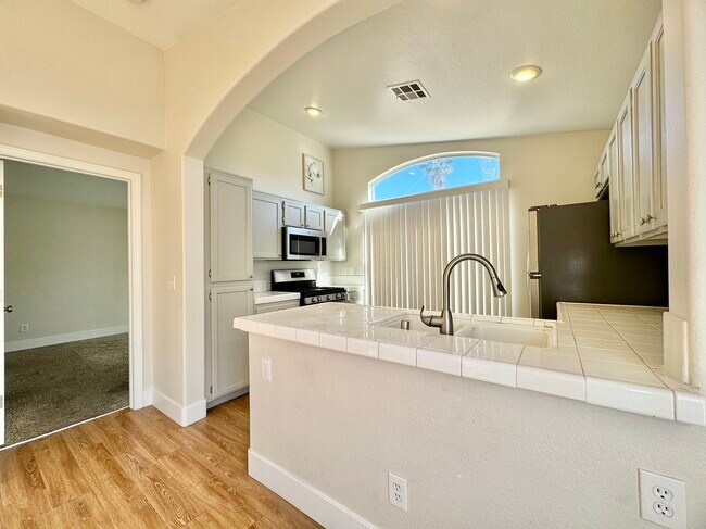 Building Photo - 4440 Rinker Ln