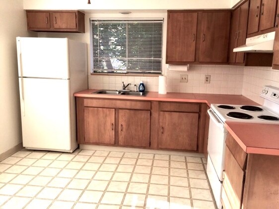 Kitchen - 1604 Golden Hills Rd