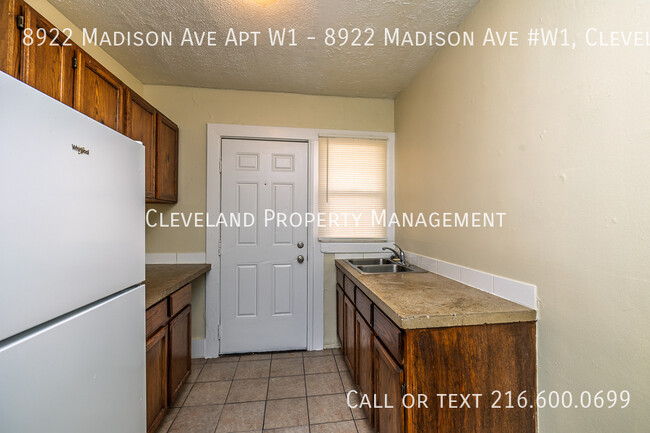 Building Photo - Westside 3-Bedroom Apartment *$450 securit...