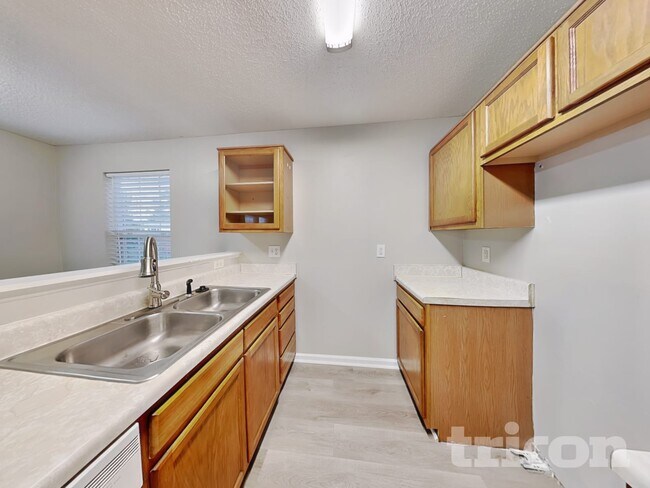 Building Photo - 3740 Longview Dr