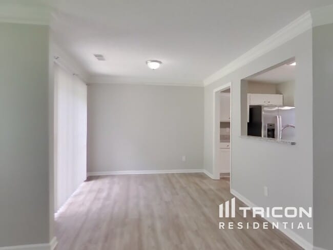 Foto del edificio - 825 Raindrops Rd