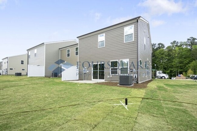 Foto del edificio - End-Unit Townhome with Loft, Open Floor Plan & Patio, Conveniently Located Near Dining, Shopping,...