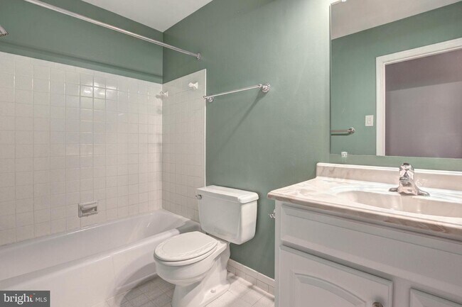 Building Photo - 8125 Saxony Dr