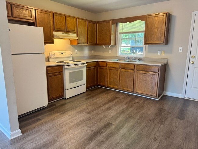 Building Photo - 3 Bedroom, 1 Bathroom Apartment in Thomasville