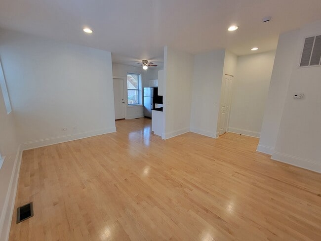 Foto del edificio - 3257 W Pierce Ave
