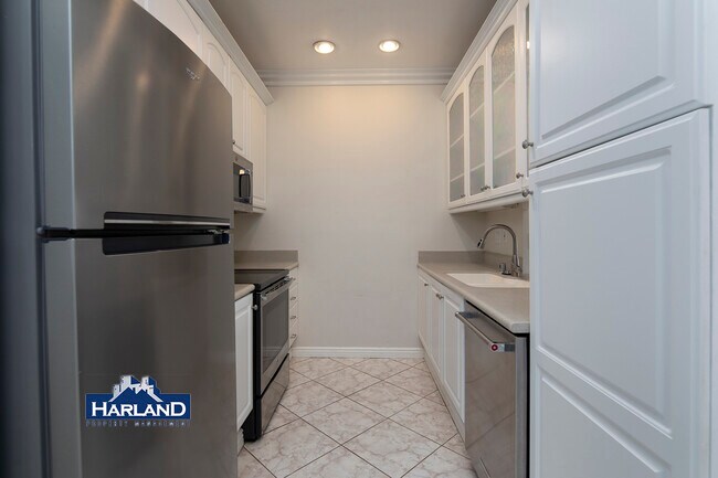 Foto del edificio - 8310 Regents Rd