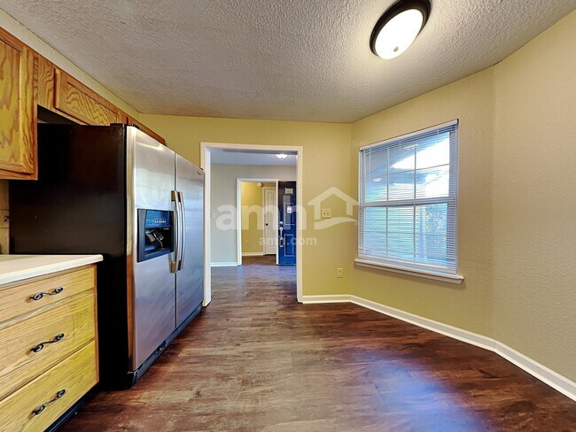 Foto del edificio - 220 Longview Bend