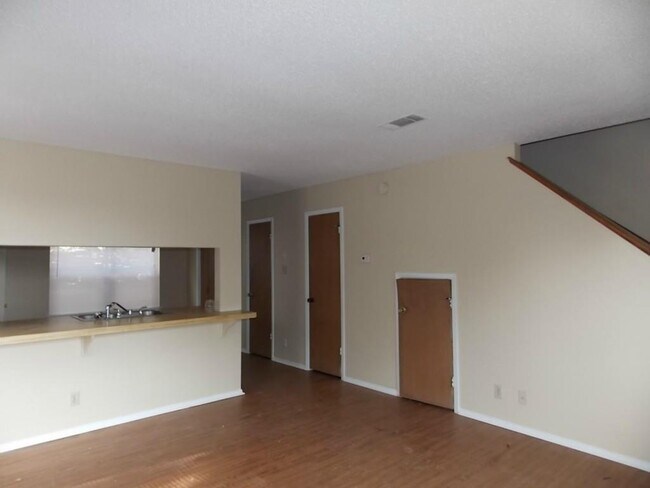 Foto del edificio - 8104 Dunn St