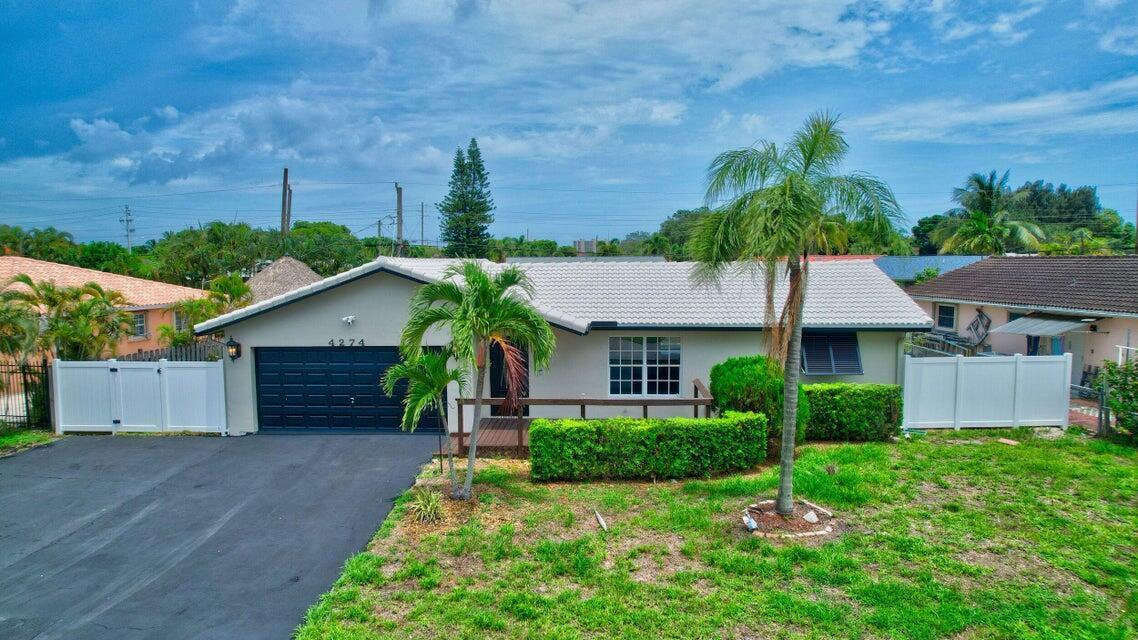 Foto principal - 4274 NW 2nd Ct