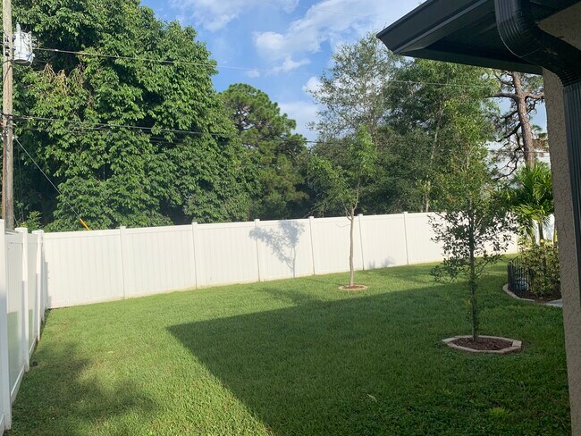 Foto del edificio - 3729 SW 8th Ct