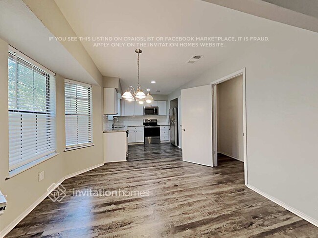 Foto del edificio - 717 Lynne Ln