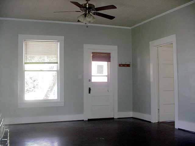 Building Photo - 911 N El Paso Ave