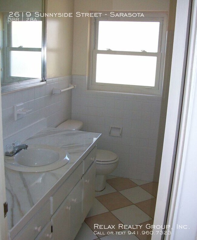Building Photo - 2619 Sunnyside St