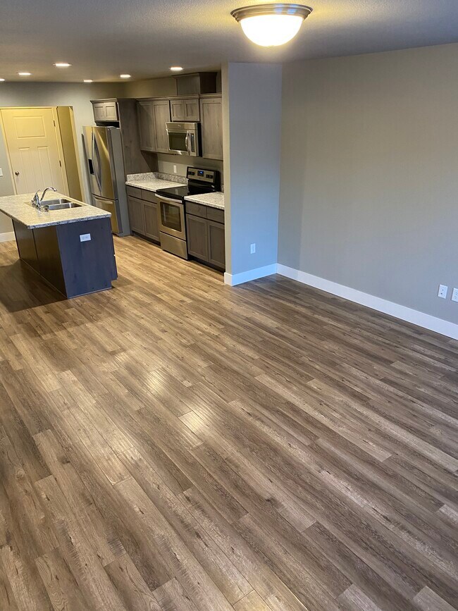 Building Photo - 5550 Sacagawea Dr