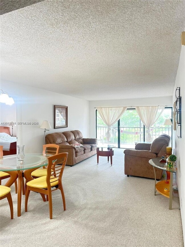 Building Photo - 240 Lakeview Dr