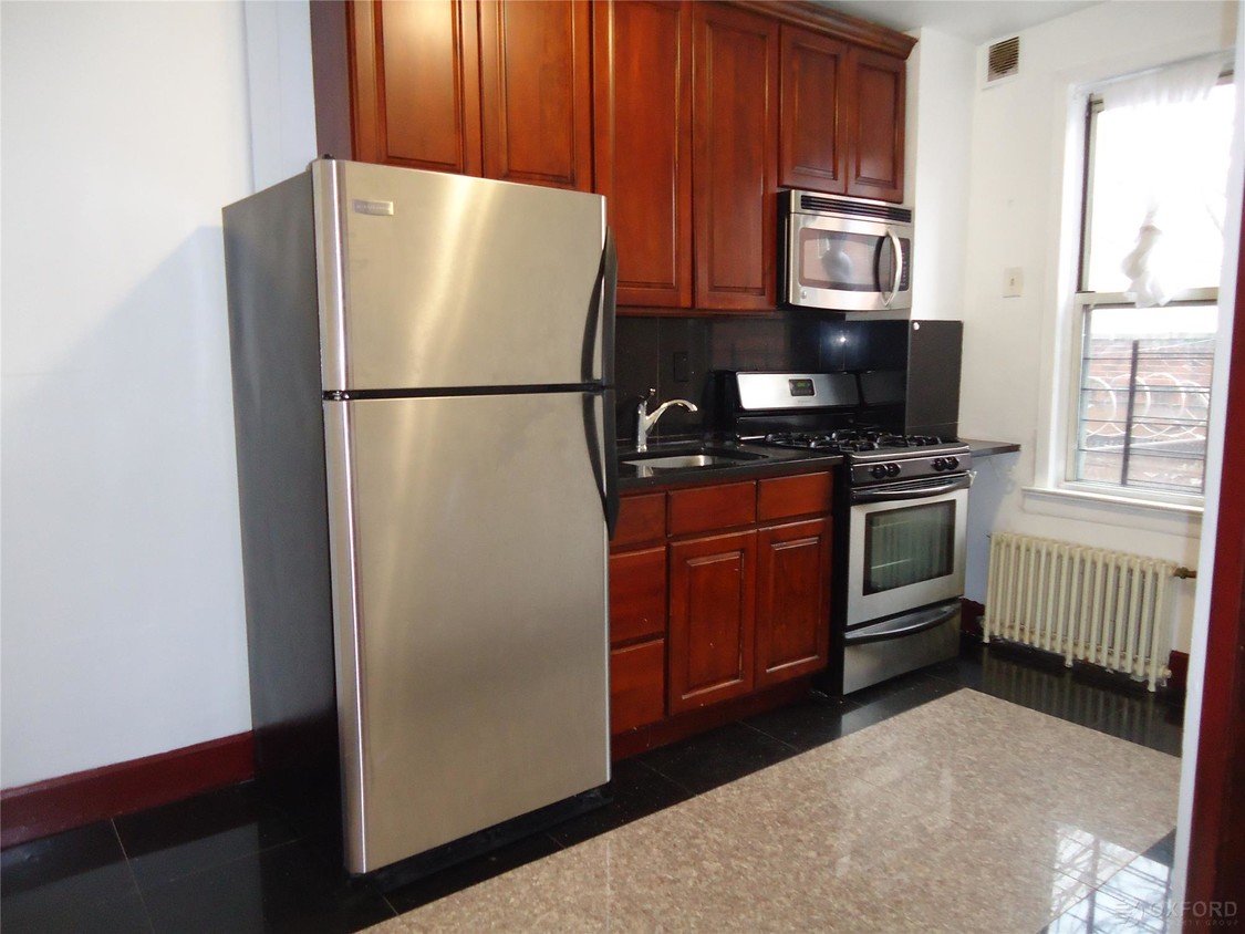Primary Photo - 2540 35th St