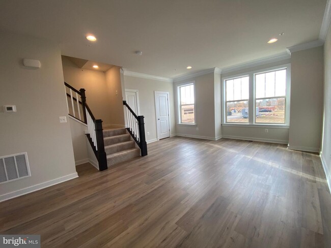 Building Photo - 3639 Stone Barn Dr