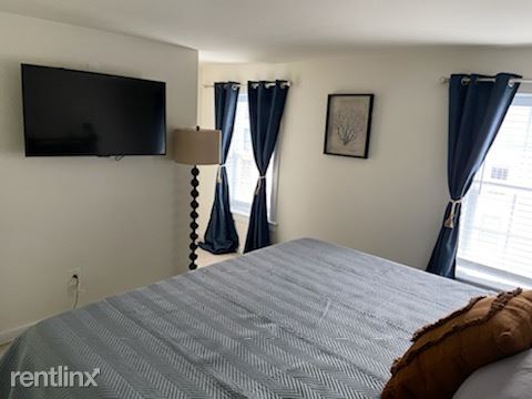 Building Photo - 2 br, 1.5 bath Duplex - 656 Portland Stree...