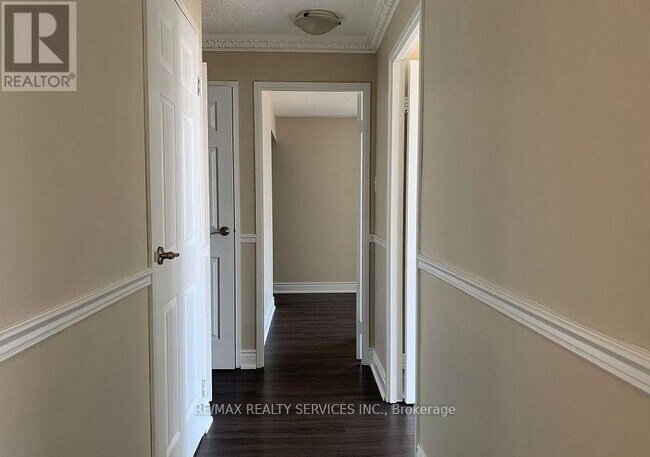 Building Photo - 35 Trailwood Dr