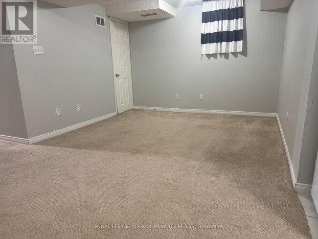 Photo du bâtiment - 65 Dakin Dr