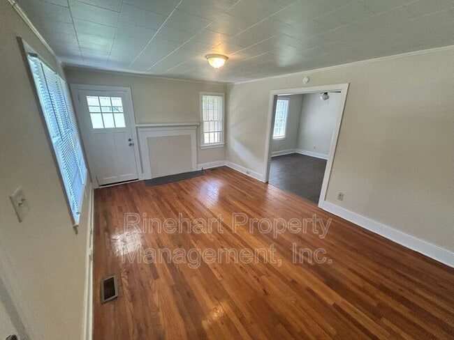Building Photo - 857 Bradley St