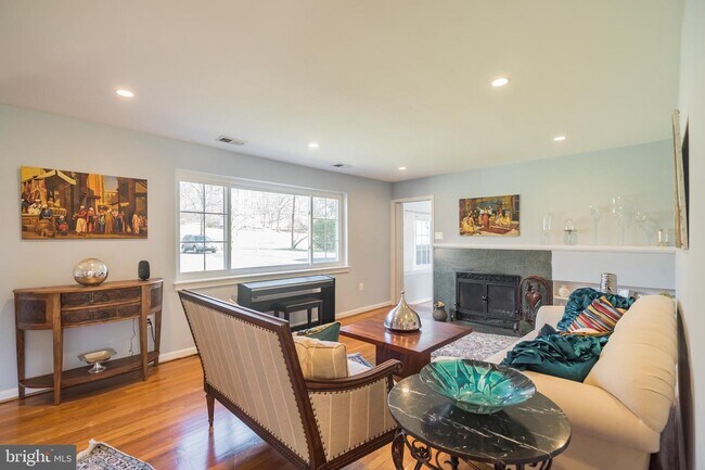 Building Photo - 9824 Watts Branch Dr