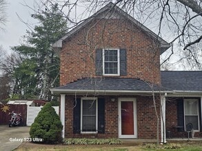 Building Photo - 615 Lilly Ln