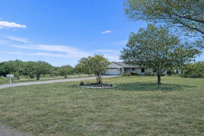 Building Photo - 33 Valley View Dr