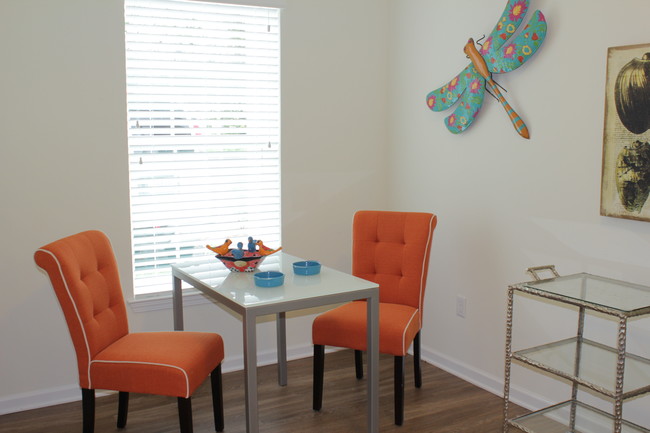 Dining Area - The Flats at 520