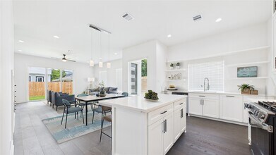 Building Photo - 6732 Lozier St