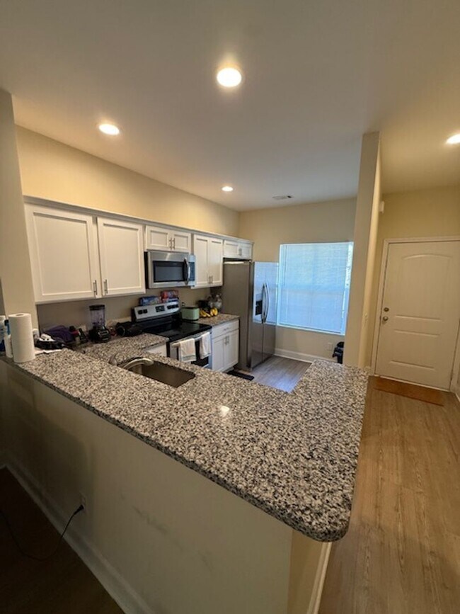 Foto del edificio - Two Bedroom Townhome