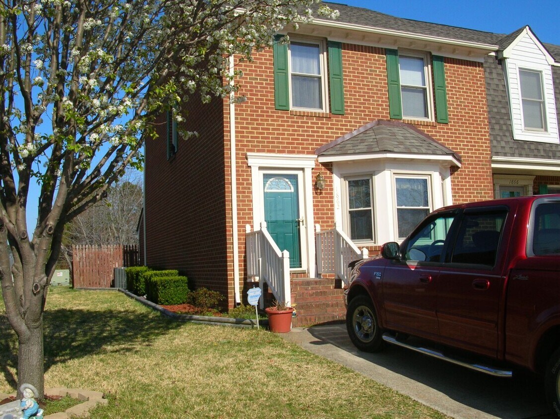 1862 Volvo Pkwy, Chesapeake, VA 23320 Townhome Rentals in Chesapeake VA