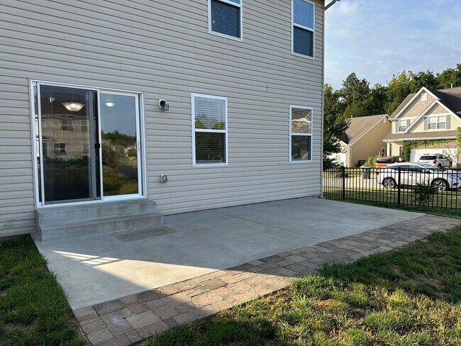 Foto del edificio - Coming SOON! Beautiful 3-Bedroom Townhome in Wentzville with Finished Basement and Community Amen...