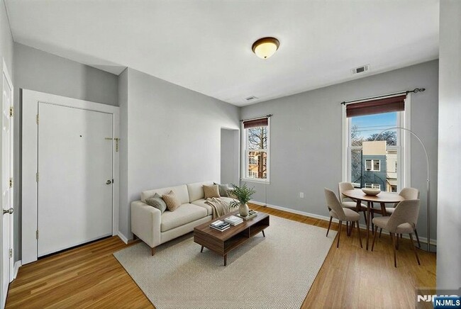 Building Photo - 364 New York Ave