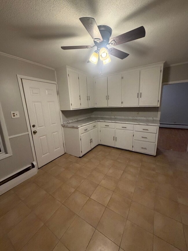 Building Photo - 12 Harwinton Ave