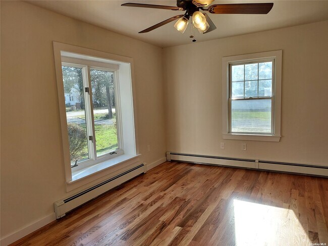 Foto del edificio - 283 Lower Rocky Point Rd