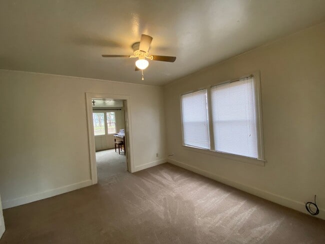 Foto del edificio - 8080 Valley Ford Rd