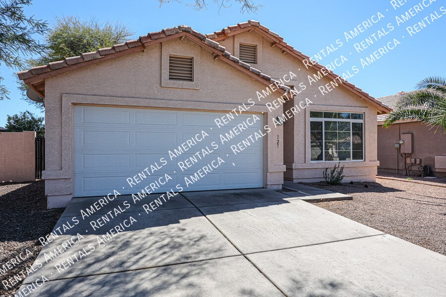Foto principal - 127 W Gail Dr