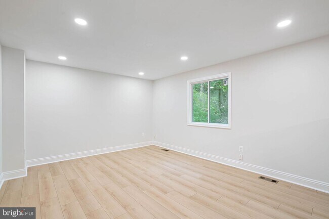 Building Photo - 2447 Harpoon Dr