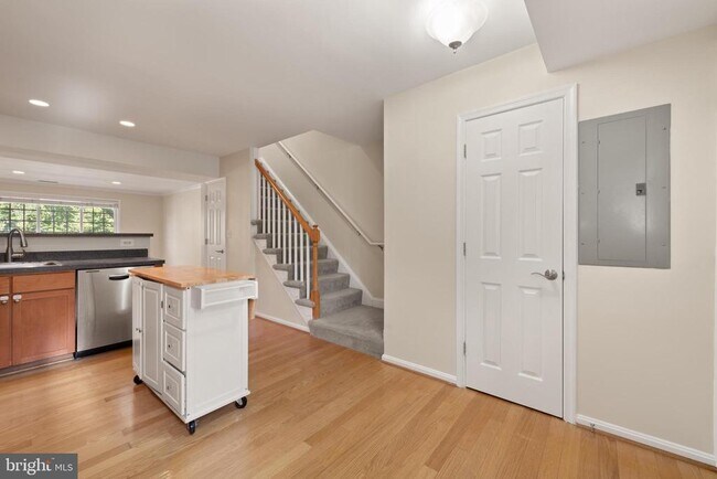 Building Photo - 1431 N Van Dorn St