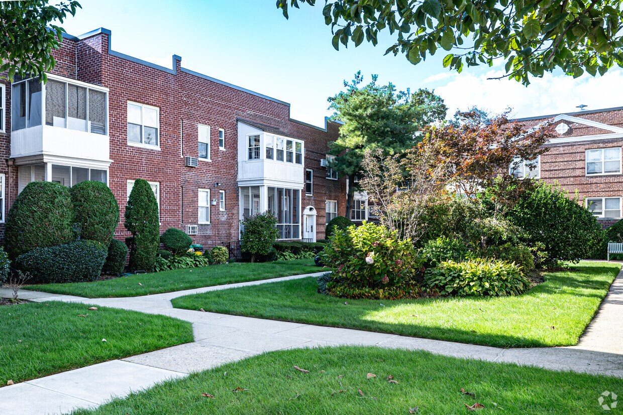 284-285 Central Ave - Lawrence Woods