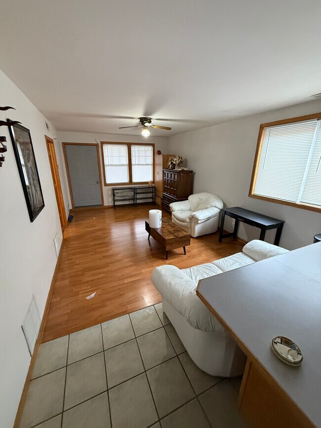 Foto del edificio - 6119 W Giddings St