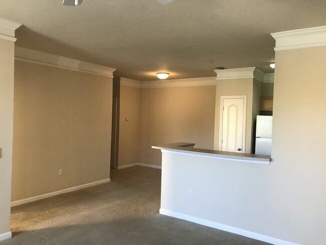 Foto del edificio - Updated 3 Bedroom, 2 Bath Mirabella Condo ...