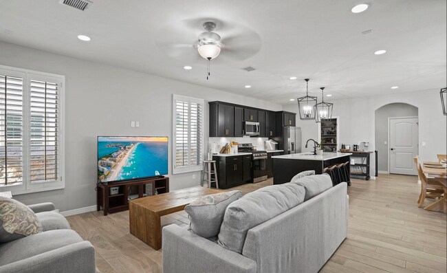 Foto del edificio - 14695 Pebble Hills Blvd